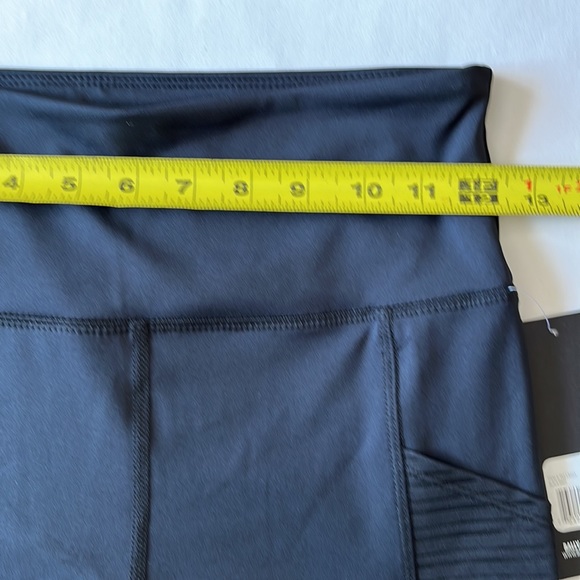 Mesh Pocket Crop Leggings - Picture 9 of 11